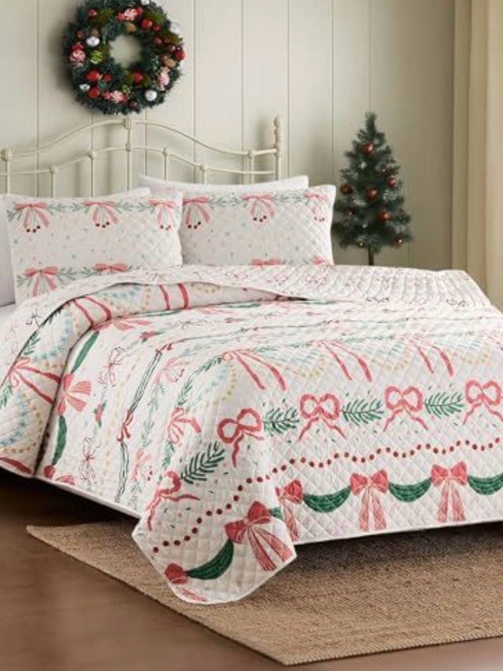 Holiday Bow Print Quilt Set - Pink and Green Queen
